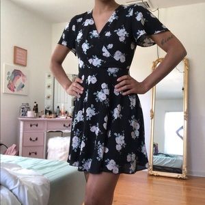 Pretty floral dress // Express